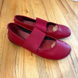 Camper Right Nina red leather flats